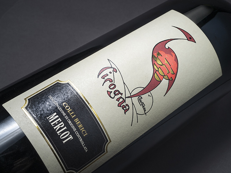 Hand-selected fruit from the finest Guyot rows and handled with the greatest care for aging in our dedicated cellar, the Cicogna collection combines the essence of the terroir with the art of winemaking. A project aimed to achieve the finest quality started more than 30 years ago in the Colli Berici appellation.