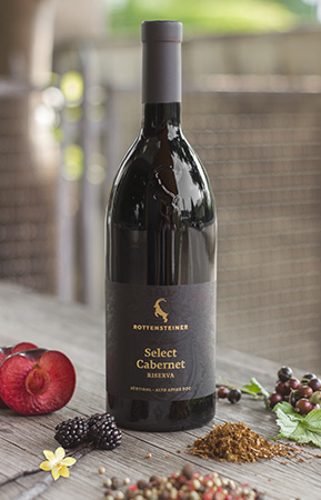 The Select Line wines are the heavyweights from our cellar. These wines are barrel-matured, albeit an exceptionally careful handling of new wood ensures that the wine, and not the barrel, remains in the forefront.